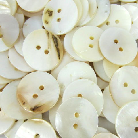 Boutons en nacre de différentes tailles (paquet de 5)