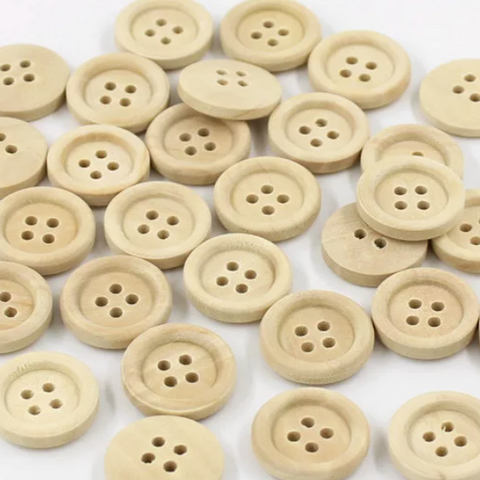 Wooden button in various sizes (pack of 5)